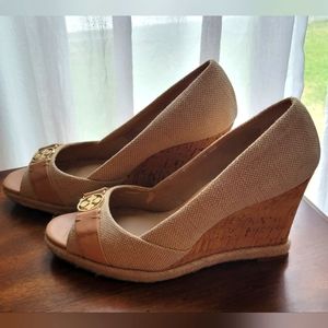 Arturo Chiang Tan Canvas Wedge Womans 9.5